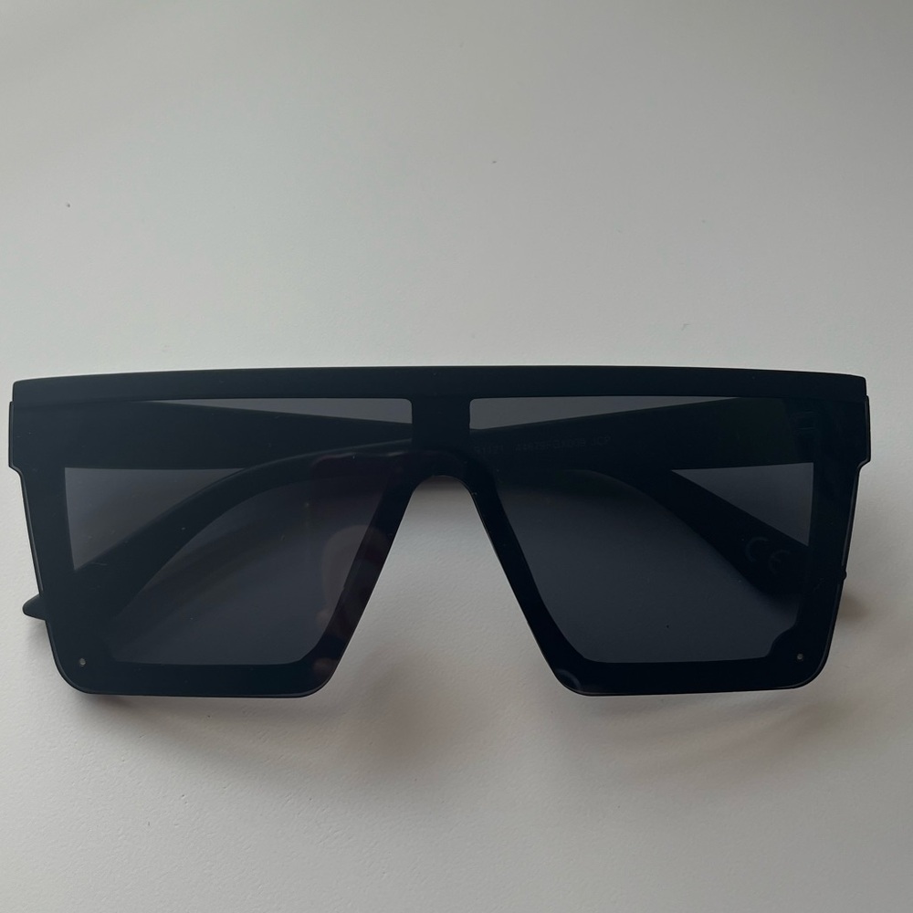 Square Frame Sunglasses - Picture 7 of 8